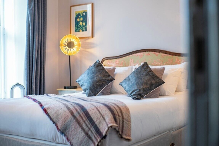 Bedroom 2, Emmet Hotel