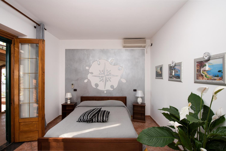 Bedroom 2, H.H.Le Palme, Salerno
