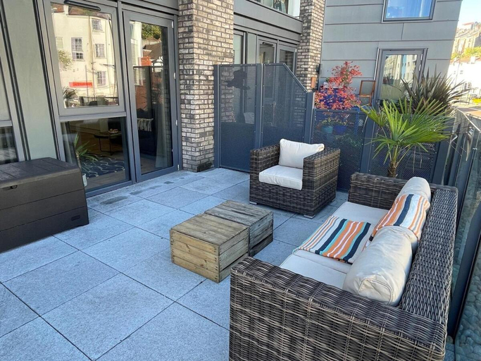 Others 4, Harbourside Hideaway - Superb Flat with Terrace, Bristol