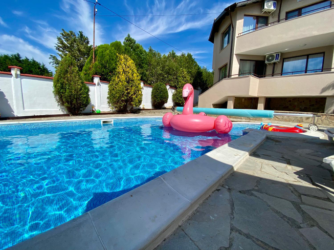 Sport & Beauty 2, Villa Topola Bay View, Kavarna