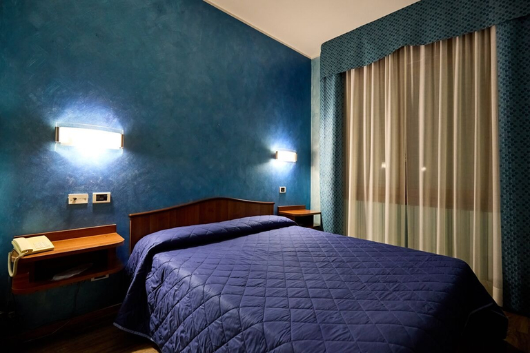 Bedroom 4, HOTEL PARADISO, Bologna