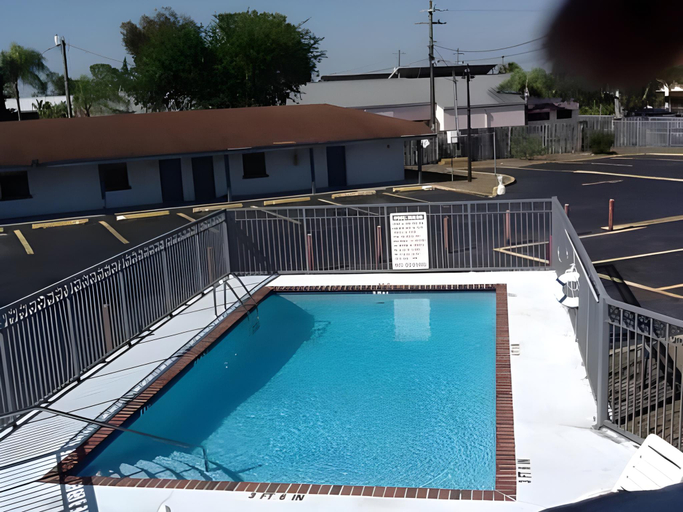 Others 5, Deluxe Inn - Sarasota, Manatee