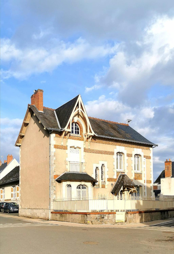 Exterior & Views