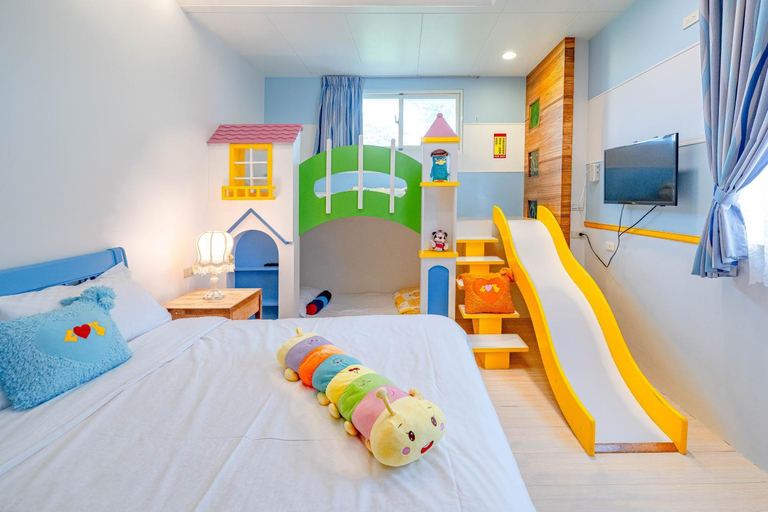Bedroom 2, Rainbow Garden, Yilan