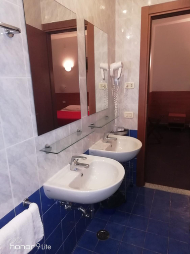 Bathroom 3, Hotel San Marco, Arezzo