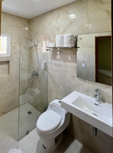 Bathroom 4, Hotel Yamilí, Salvaleon de Higuey