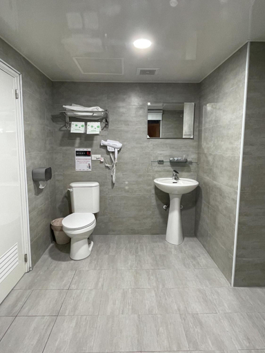 Bathroom 3, 溫情旅館, Taoyuan