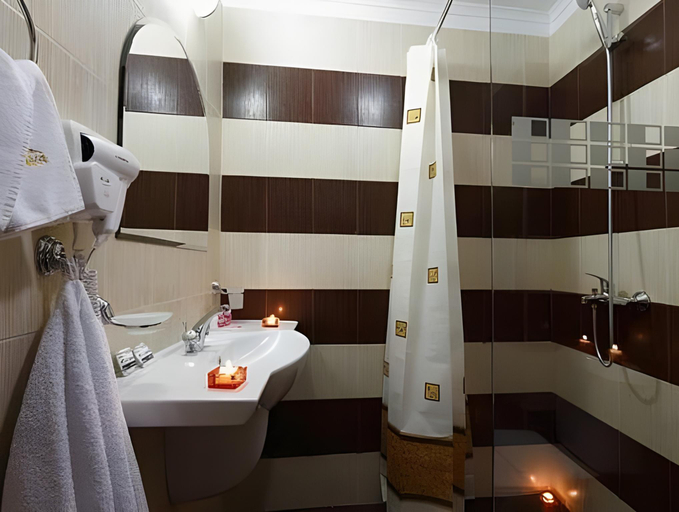 Bathroom 2, Evridika Hotel, Devin