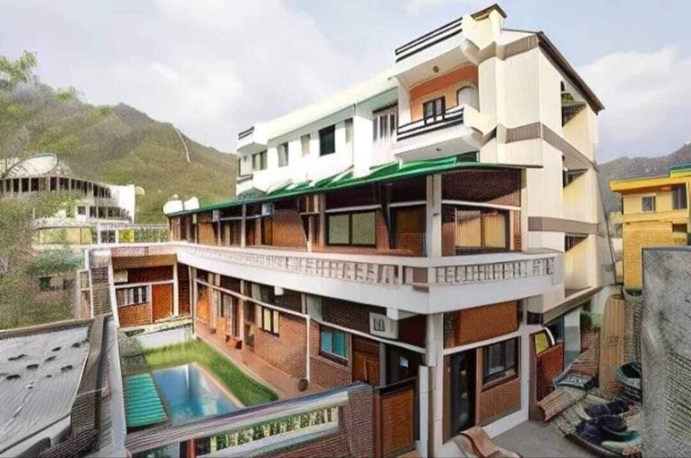 Exterior & Views 2, Hotel Crazzy Doors, Garhwal