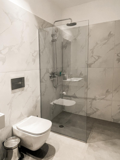 Bathroom 3, TIKI BEACH STUDIOS, Attica