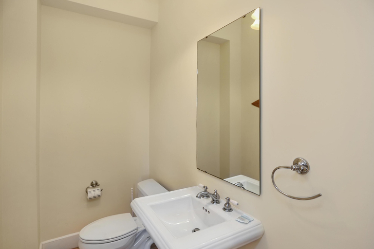 Bathroom 3, Moonstruck, Gulf