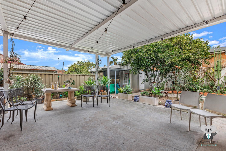 Food & Drinks, KozyGuru / Rockdale / Spacious Modern 2 Bedrooms Holiday Home NRO147, Sydney