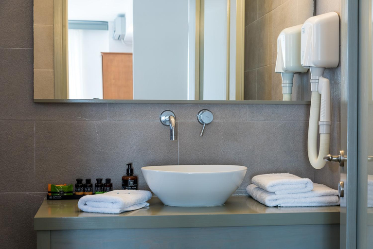Bathroom 4, Olympia Mare, South Aegean