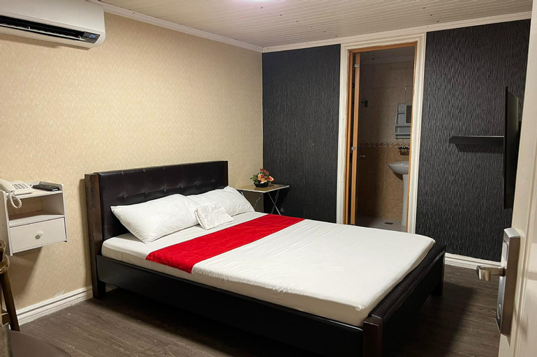 Bedroom 16