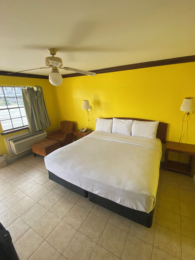 Bedroom 5, Evergreen Plaza Inn, Jefferson