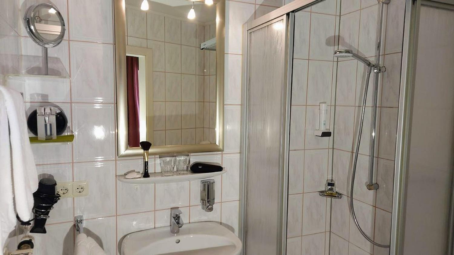 Bathroom 2, Gasthof Russenbrau, Cham