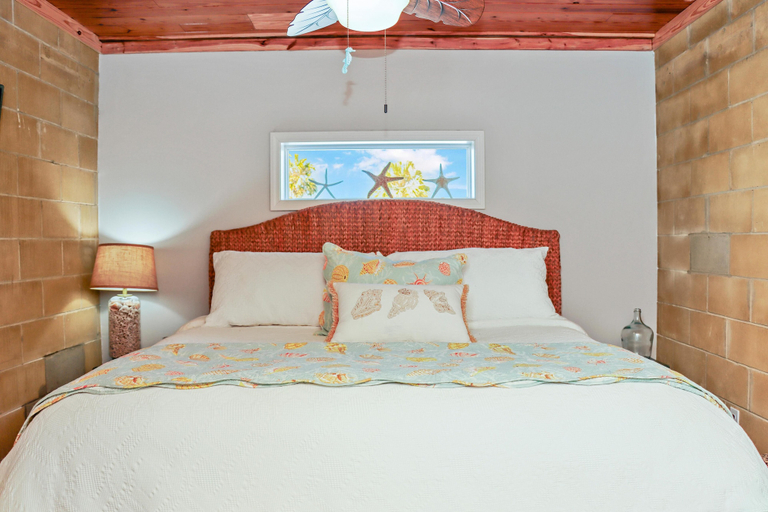 Bedroom 3, Quarters B, Bay