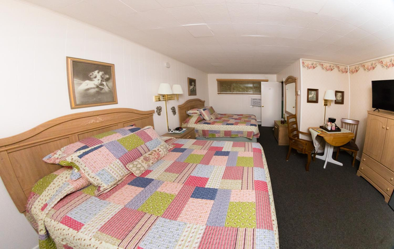 Bedroom 3, Oak Park Inn, Trempealeau