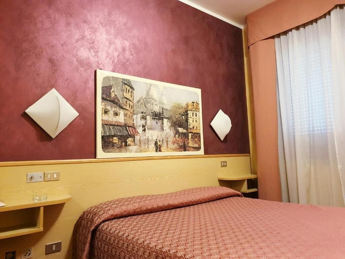 Bedroom 3, HOTEL PARADISO, Bologna