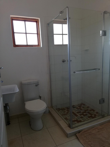 Bathroom 4, Mashusha Guest House, Mahalapye