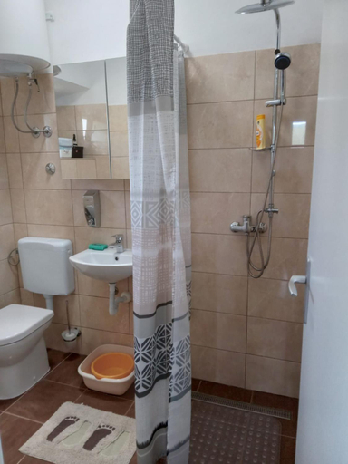 Bathroom 2, Kastelanic apartman, Sali