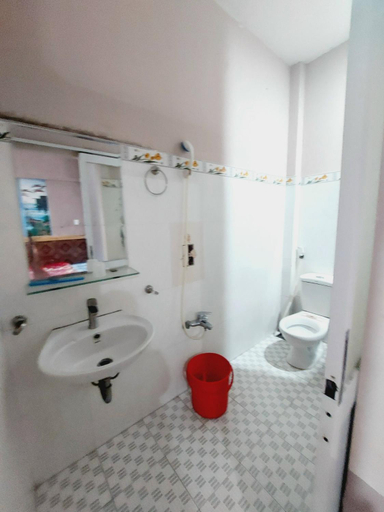 Others 3, Nha Nghi Huong Giang, Thủ Dầu Một