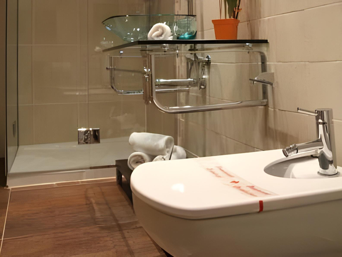 Bathroom 5, Cal Barber, Tarragona