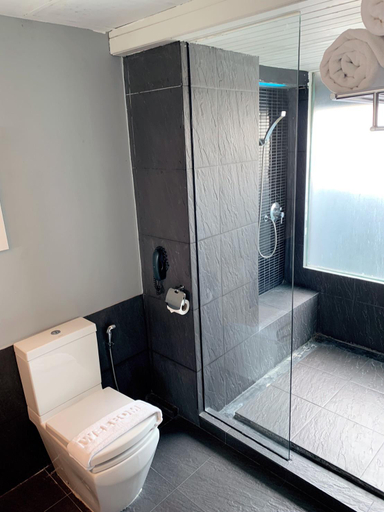 Bathroom 20