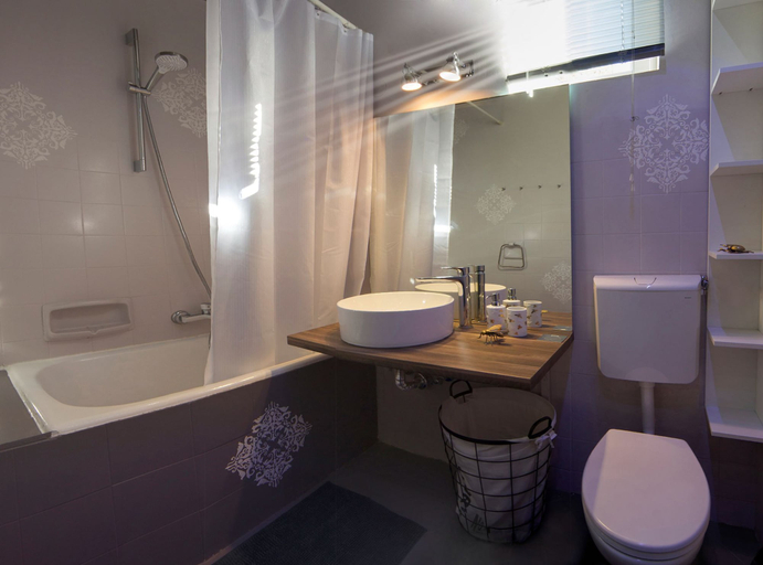 Bathroom 4, Scenic Rovinj Apartment With Balcony, Rovinj