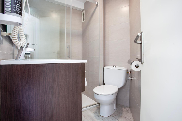 Bathroom 5, Sand Beach Apartments, Baleares