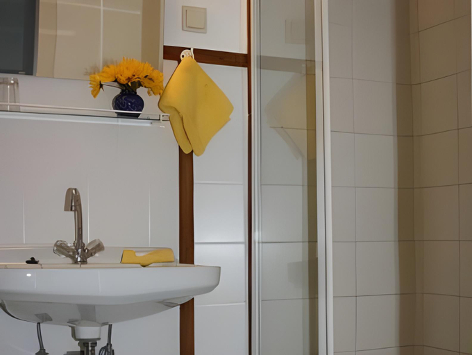 Bathroom 2, Gastehaus Kersting, Rhein-Kreis Neuss