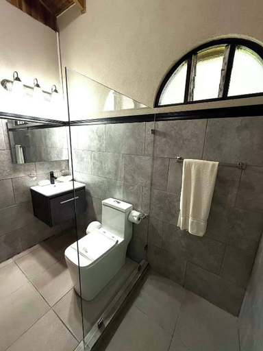 Bathroom 4, Rio Perlas Thermal Resort & Spa, Cartago