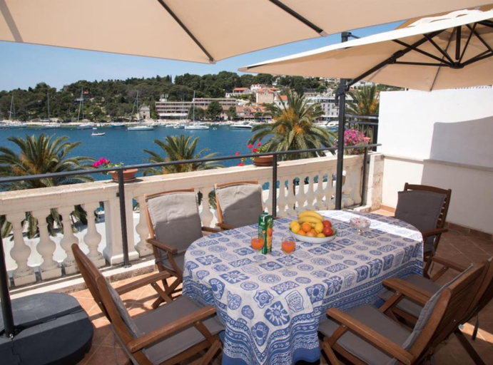 Others 4, Holiday Home Meditation, Hvar