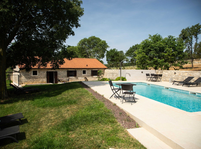 Sport & Beauty, The Poolside Stone House in Bale, Bale