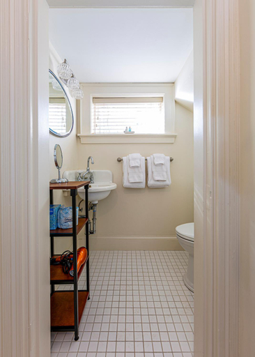 Bathroom 10