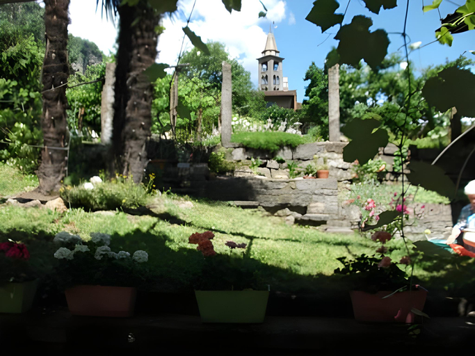 Others 2, Grotto Pergola, Leventina