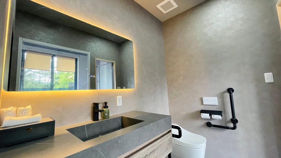 Bathroom 10