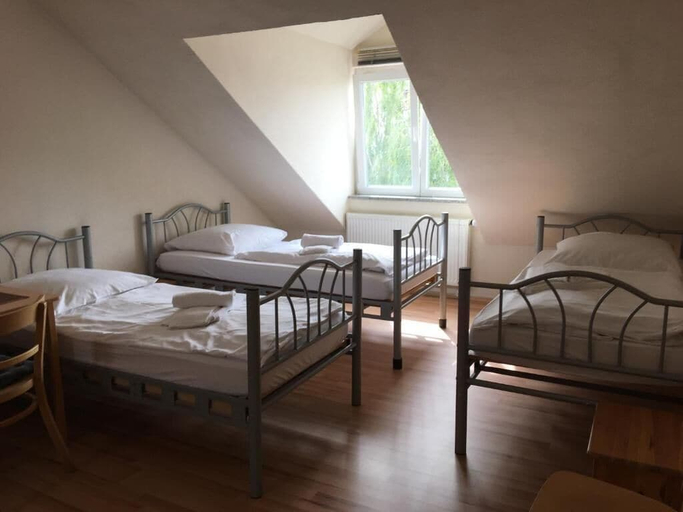 Bedroom 3, Pension Alis, Augsburg