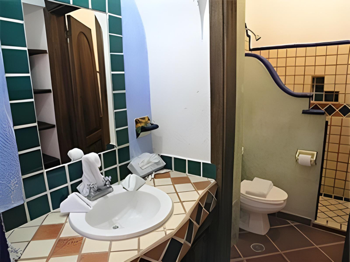 Bathroom 5, Hotel Hacienda Del Caribe, Cozumel