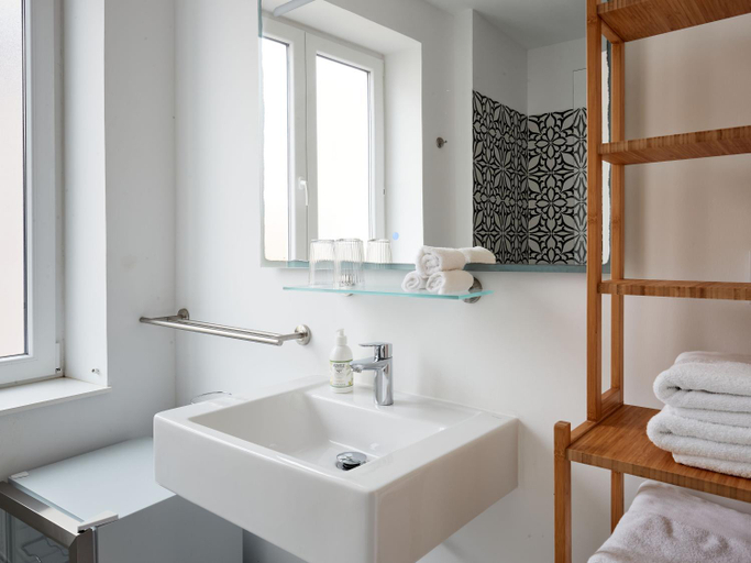 Bathroom 4, Casa Apollo Guesthouse, Faro