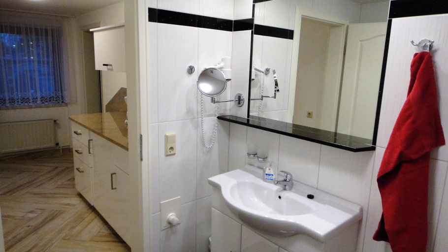 Bathroom 5, Hotel und Pension Am Burchardikloster, Harz