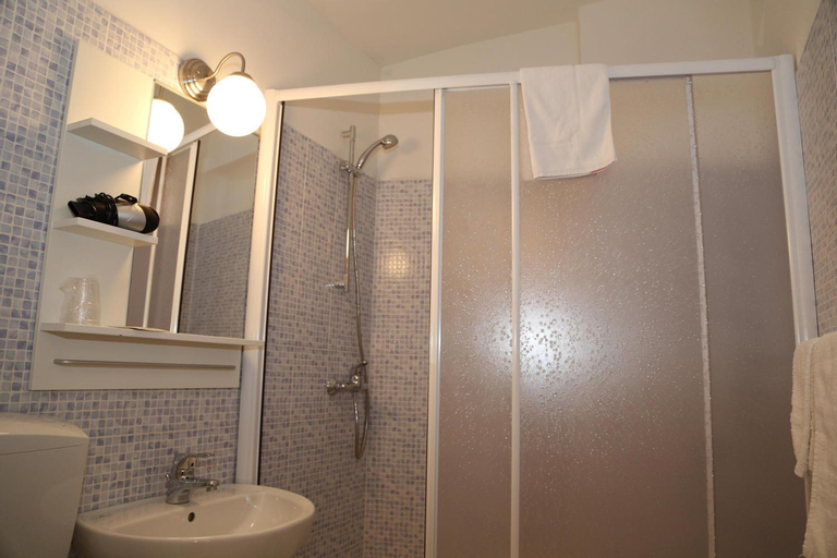 Bathroom 8