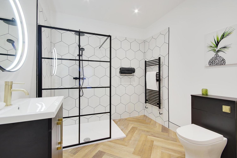 Bathroom 11