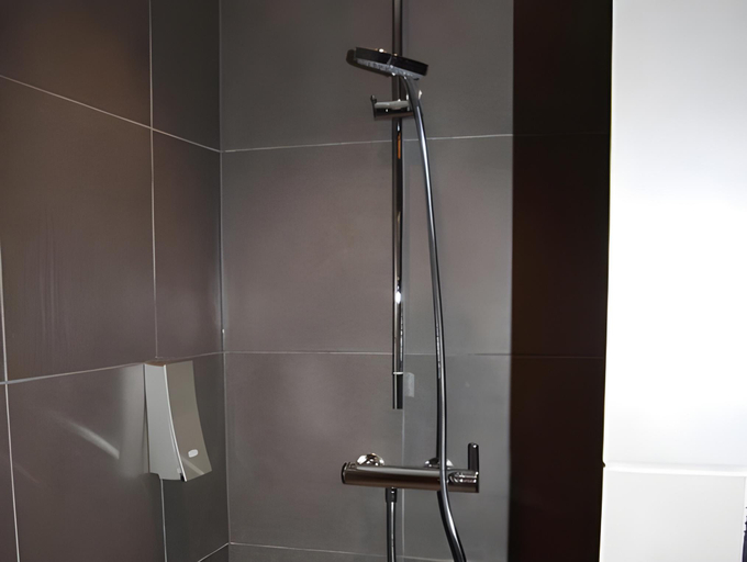 Bathroom 3, Hotel Du Soleil, Sierre