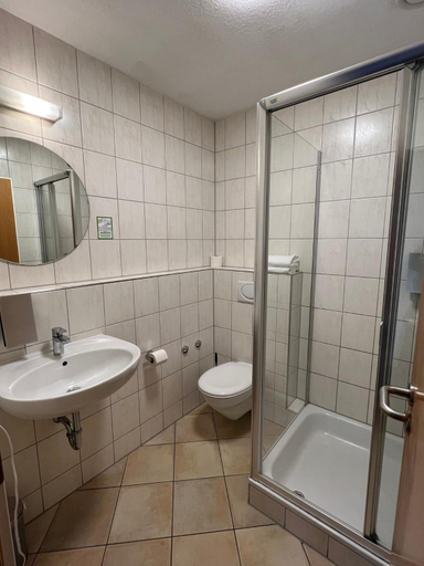 Bathroom, Hotel Restaurant Kreuz Spaichingen, Tuttlingen