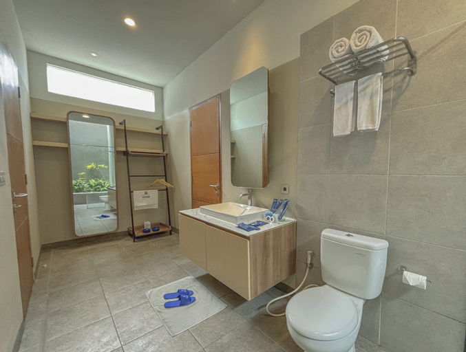 Bathroom 7