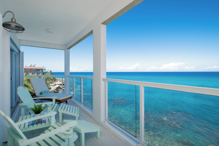 Others 5, Blue-sky penthouse