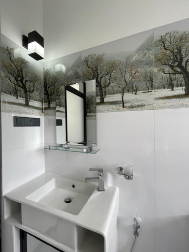 Bathroom 4, Hotel Kanvinra, Bandarawela