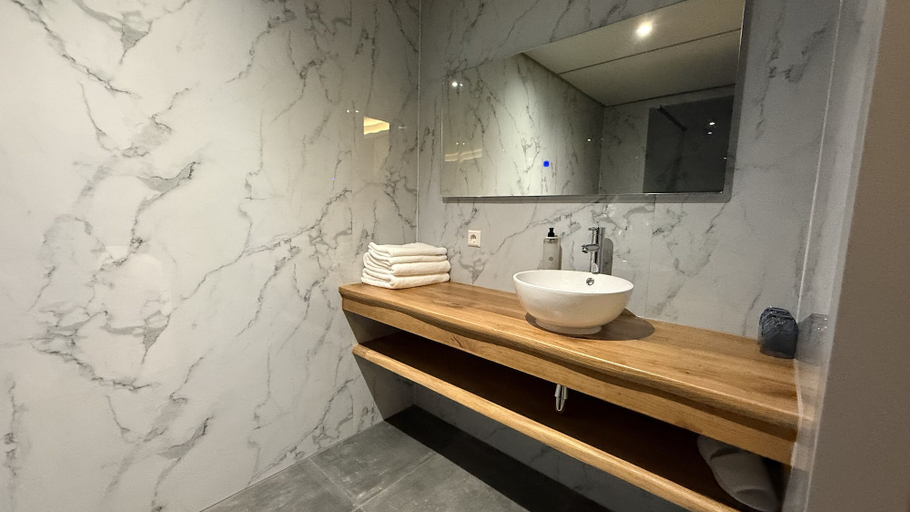 Bathroom 4, Tung Hotel, Zeewolde
