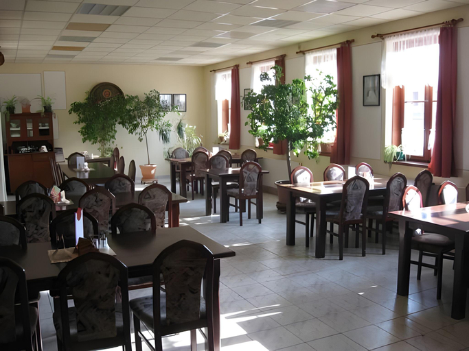 Food & Drinks 4, Penzion a restaurace U Hroznu, Břeclav